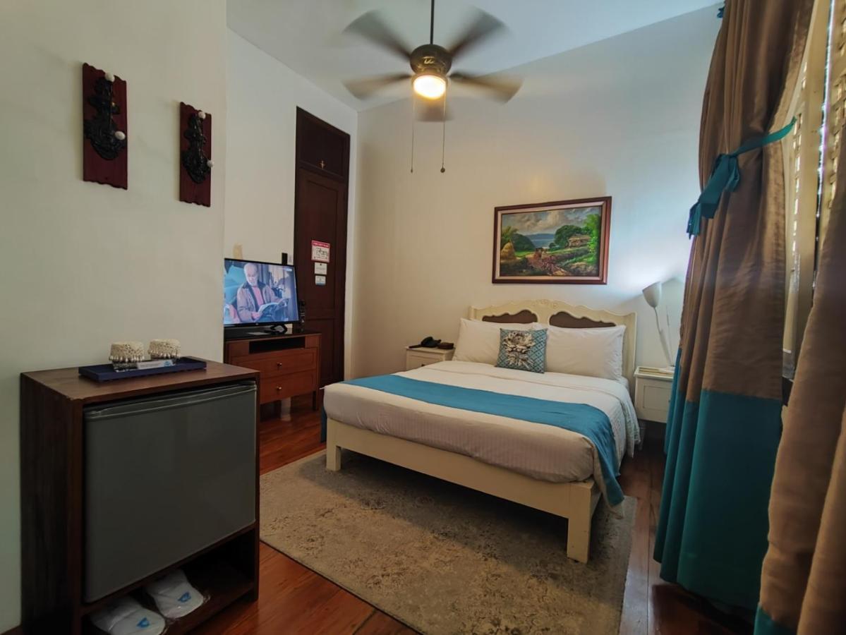 ปาราโดเรส เดล กาสติโย Bed & Breakfast Taal ภายนอก รูปภาพ