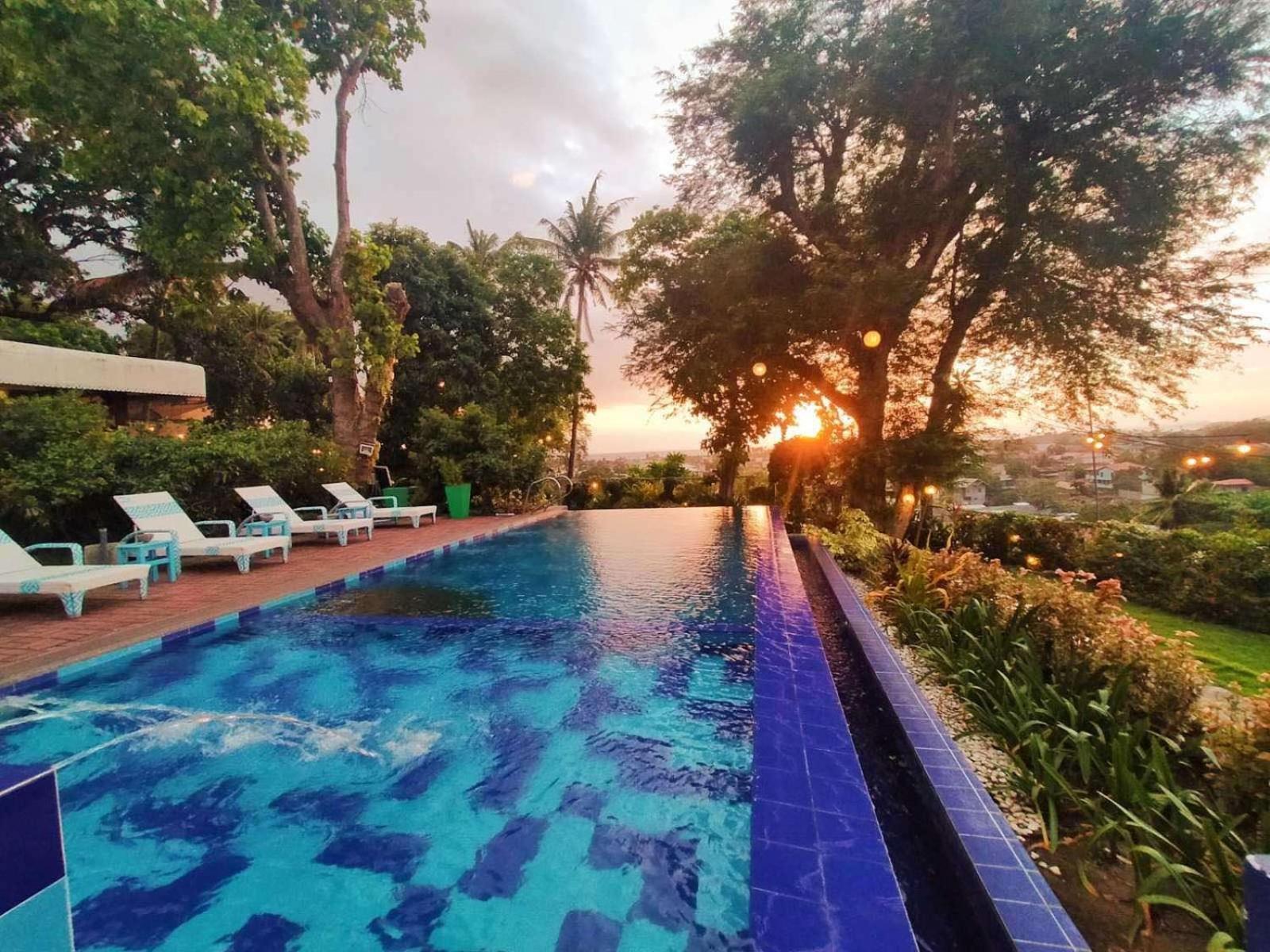 ปาราโดเรส เดล กาสติโย Bed & Breakfast Taal ภายนอก รูปภาพ