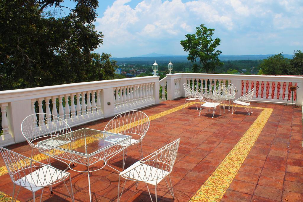 ปาราโดเรส เดล กาสติโย Bed & Breakfast Taal ภายนอก รูปภาพ