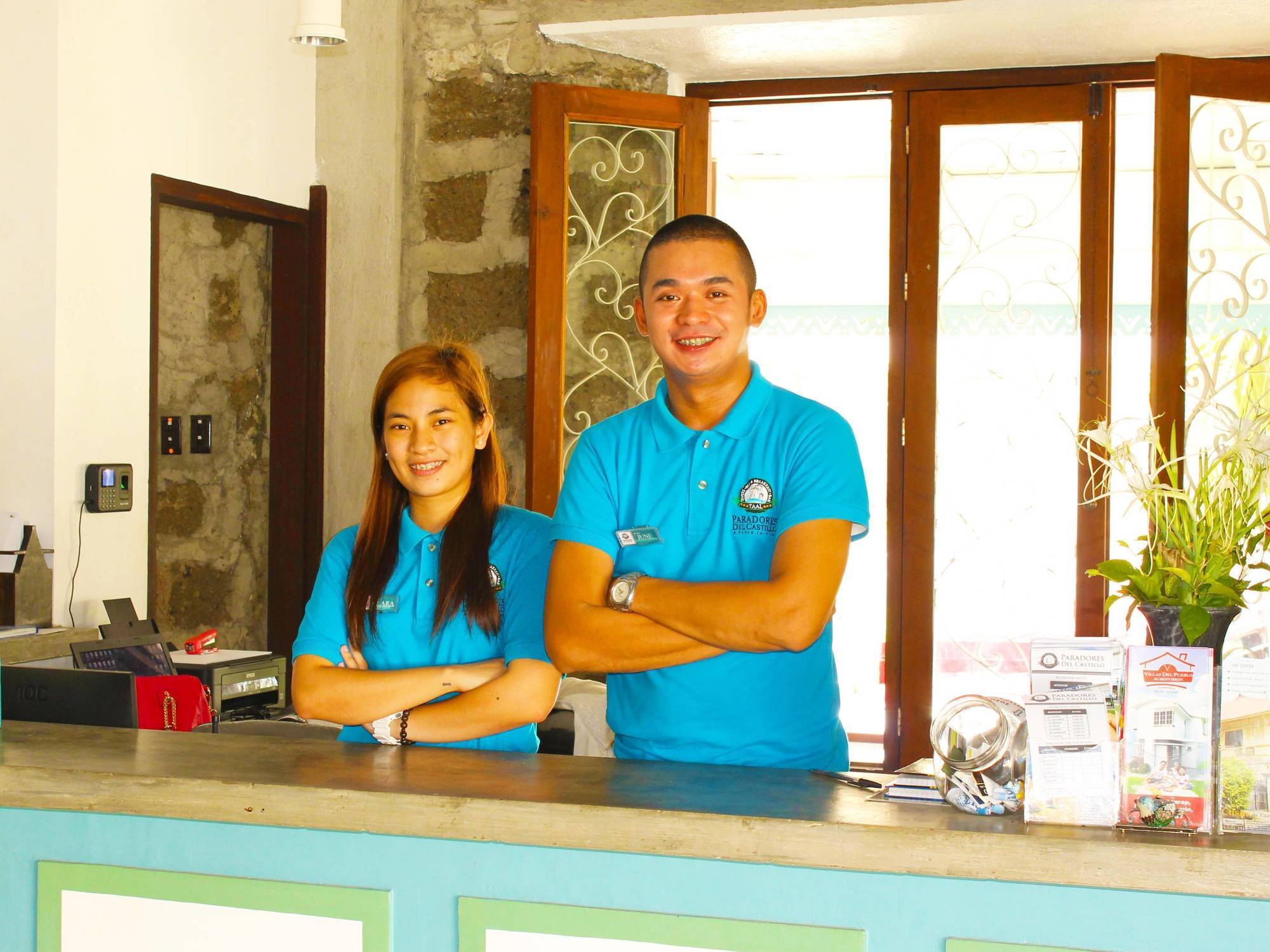 ปาราโดเรส เดล กาสติโย Bed & Breakfast Taal ภายนอก รูปภาพ